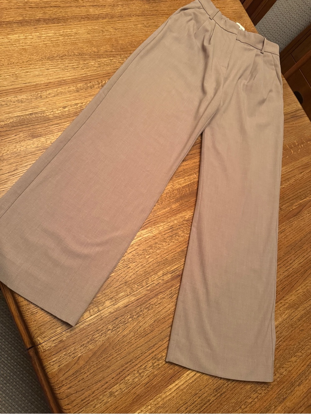 Abercrombie & Fitch Taupe Wide Leg Pleated Trousers Size 28 / 6R